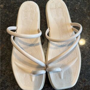 Billabong White Strappy Toe-Loop Slide Sandals size 9